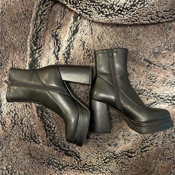 Chunky Platform Boots - Picture 2 of 3
